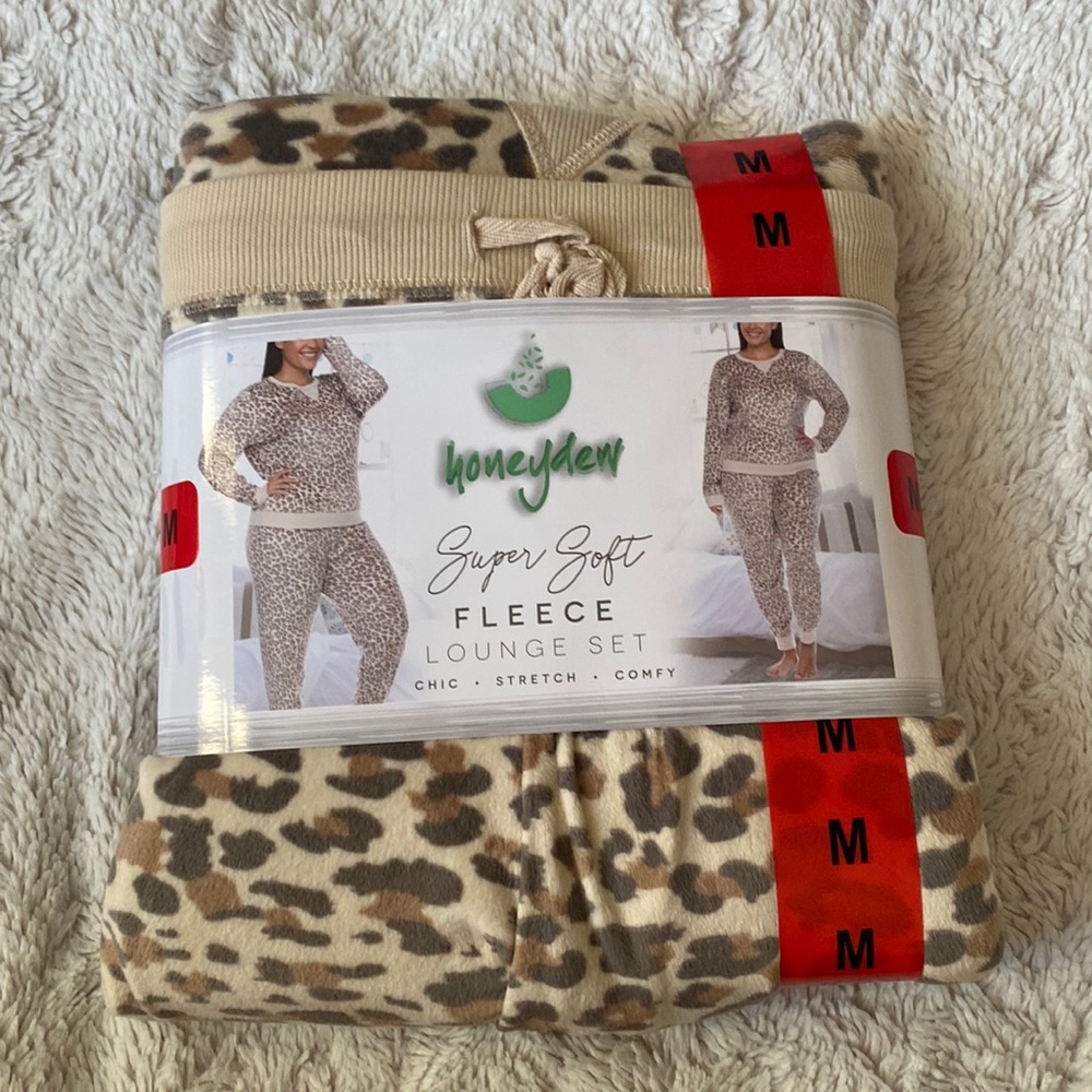 Honeydew Fleece Lounge Set
